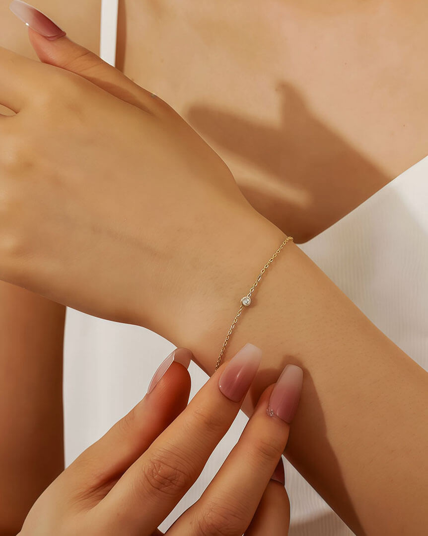 Radiant Dot – Minimalist Gold and Diamond Bracelet