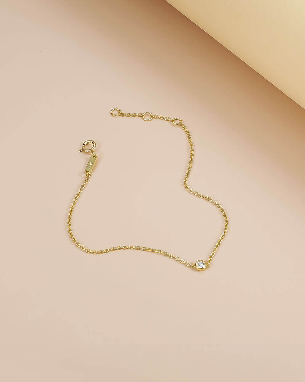 Radiant Dot – Minimalist Gold and Diamond Bracelet